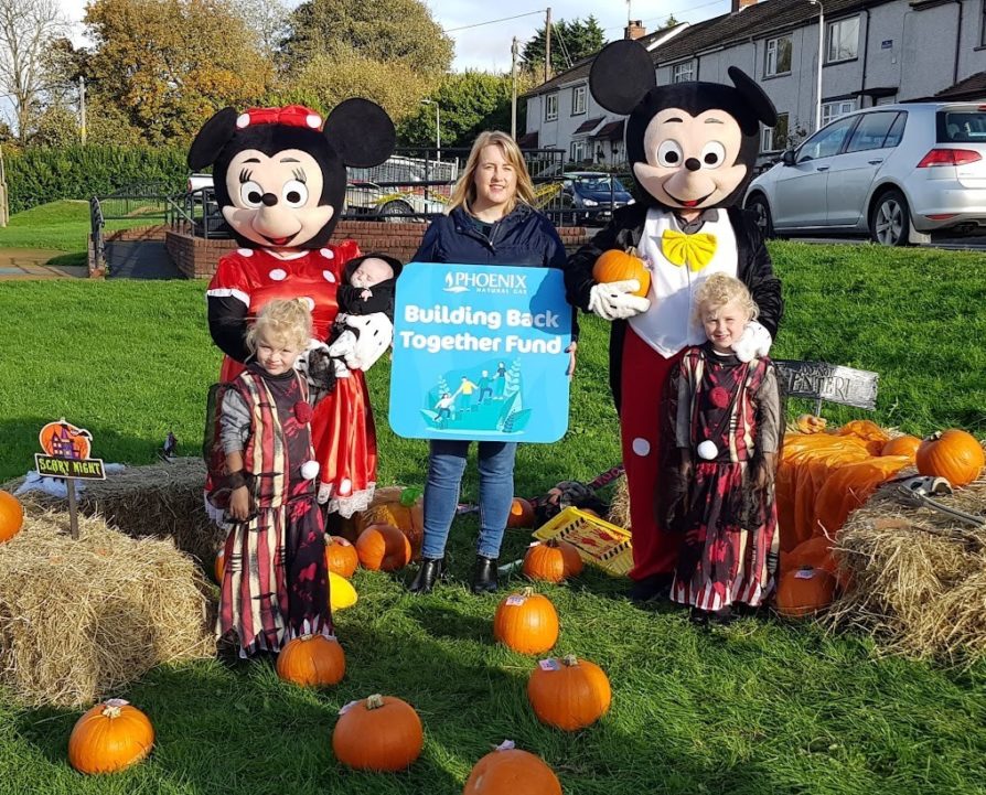 Cllr Oonagh Hanlon with with Elle and Casey Malone and baby Caolan Marks at the Marian Park Community event, supported by Phoenix Energy.