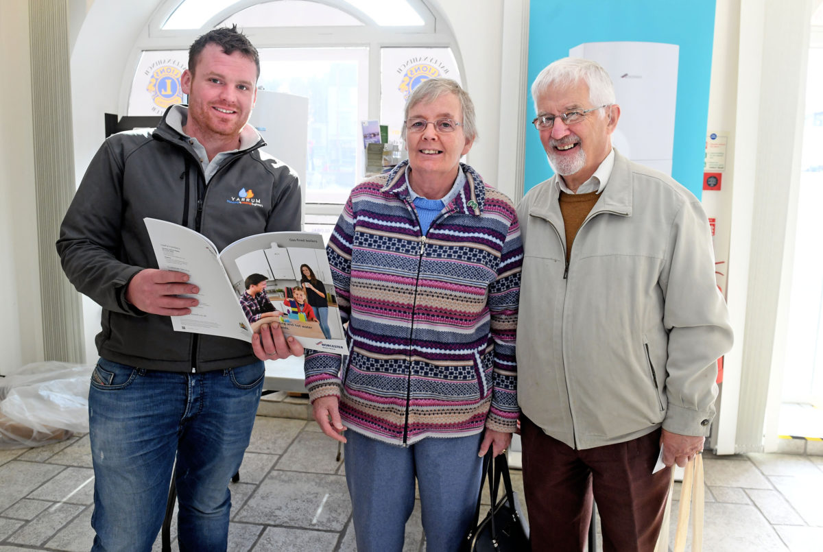 Local gas installer Daniel Murray from Yarrum Plumbing & Heating discusses natural gas installation with Michael and Jennie Downer.